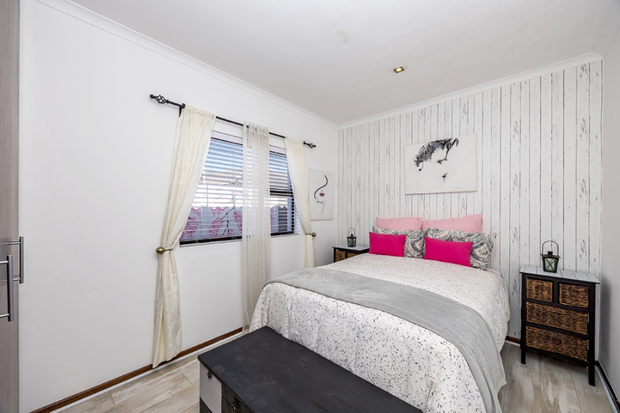 5 Bedroom Property for Sale in Parklands Western Cape